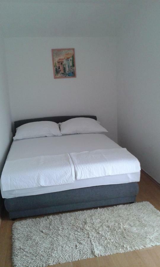 Apartments Zora Rogoznica  Bilik gambar